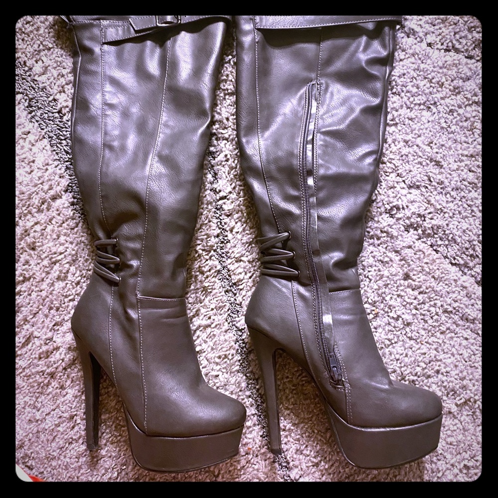 Oshay over the knee platform boot size 7
